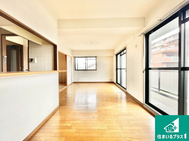 フロラシオン堺・香ヶ丘の居間・リビング|リビング別アングルです【現地写真】