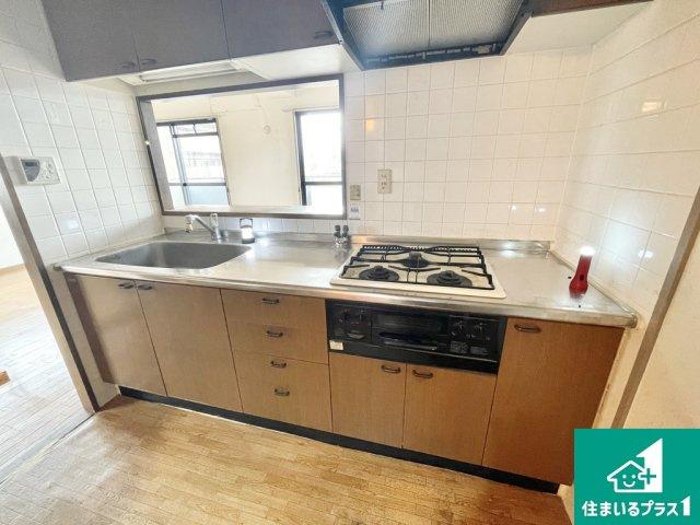 フロラシオン堺・香ヶ丘のキッチン|リビングが見渡せるカウンターキッチンです♪【現地写真】