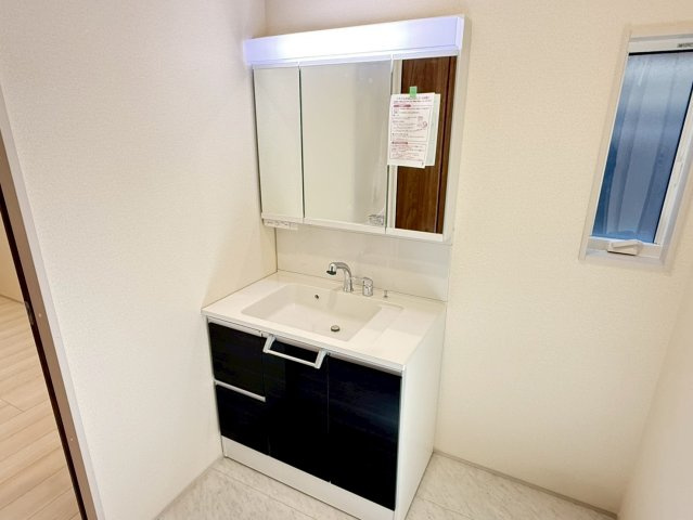 川越市小室　新築一戸建て　1号棟の独立洗面台|独立洗面台で身支度をすべて済ませてしまいましょう