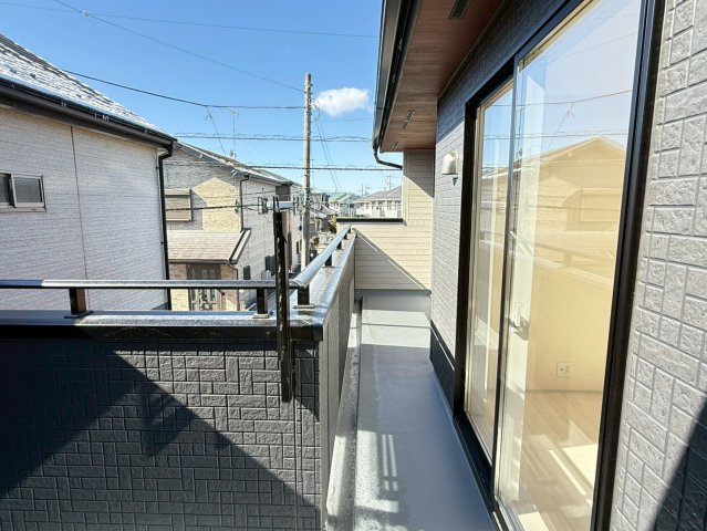 川越市小室　新築一戸建て　1号棟のバルコニー|暖かな日差しのふりそそぐバルコニー