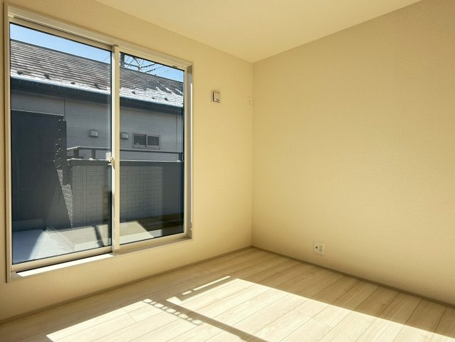 川越市小室　新築一戸建て　1号棟の洋室|落ち着いた色調の洋室です