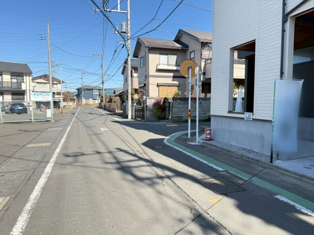 川越市小室　新築一戸建て　1号棟の前面道路含む現地写真|前面道路含む現地写真です