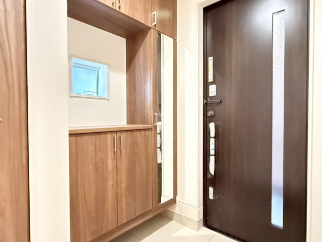 川越市小室　新築一戸建て　1号棟の玄関|きれいな玄関です