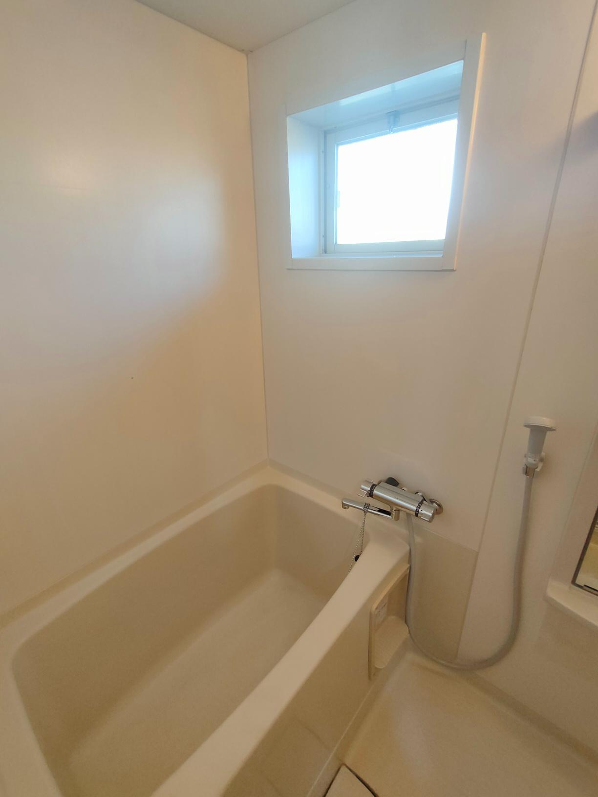 ルミエール西府A棟の浴室|※別号室参考写真です