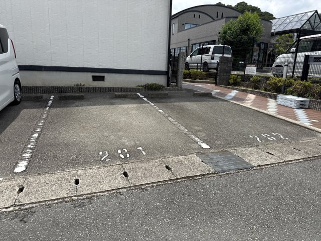 シンフォニー汐見台の駐車場