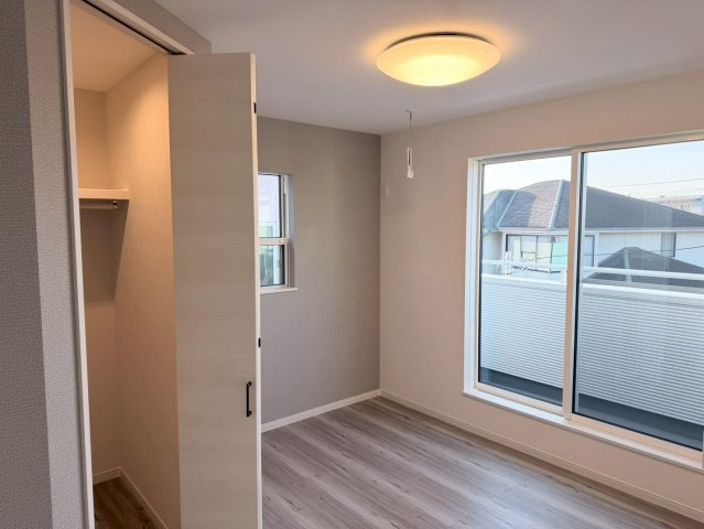 川越市志多町R６　新築一戸建て　A号棟の寝室|広くて明るい寝室