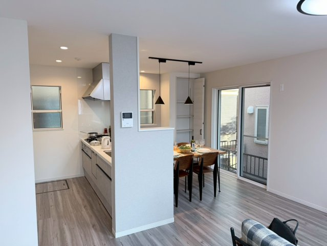 川越市志多町R６　新築一戸建て　A号棟の居間・リビング|リビングです