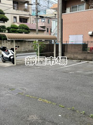 コンフォリア墨田立花の駐車場