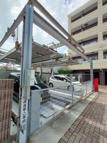 ヴィータローザ東府中の駐車場