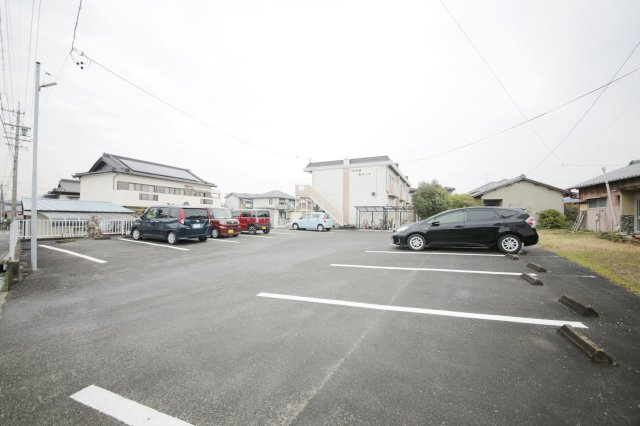 ハイツボニータの駐車場