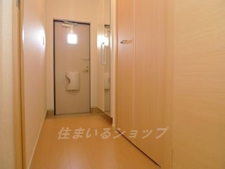 広島市安佐北区白木町大字井原のアパートの玄関|ミラー付き大型シューズボックス