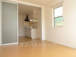 広島市安佐北区白木町大字井原のアパートの居間・リビング