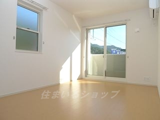 広島市安佐北区白木町大字井原のアパートの居間・リビング|エアコン付き