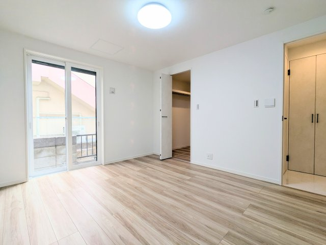 葛飾区奥戸２丁目の新築戸建の寝室|～WICならびに床暖房付きの主寝室写真～