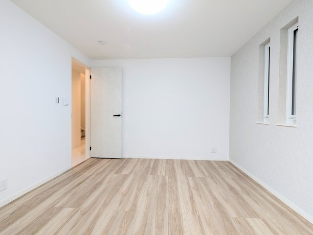葛飾区奥戸２丁目の新築戸建の寝室|～WICならびに床暖房付きの主寝室写真～