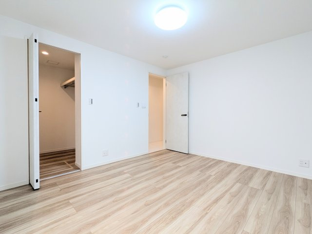 葛飾区奥戸２丁目の新築戸建の寝室|～WICならびに床暖房付きの主寝室写真～