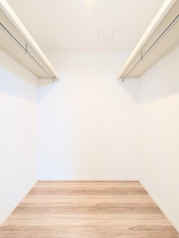 葛飾区奥戸２丁目の新築戸建の収納|～主寝室のWIC写真～