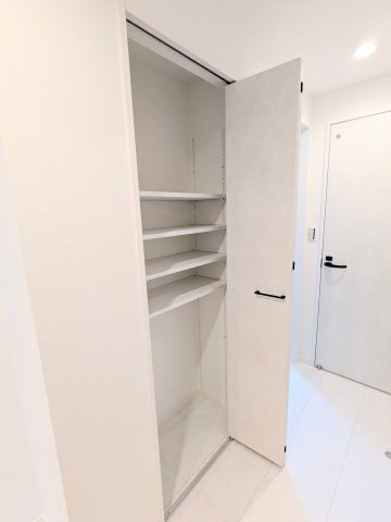 葛飾区奥戸２丁目の新築戸建の収納|～1階 収納写真～