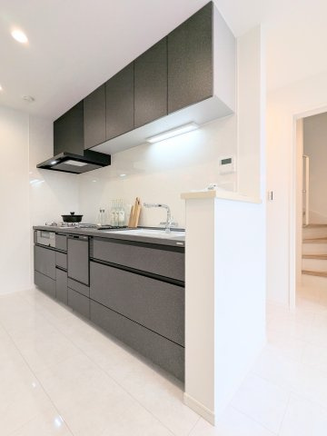 葛飾区奥戸２丁目の新築戸建のキッチン|～食器洗浄乾燥機付のキッチン写真～