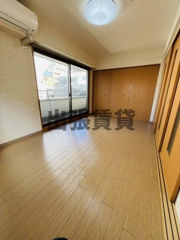 仲介手数料０円！サン・サカエビルの居間・リビング