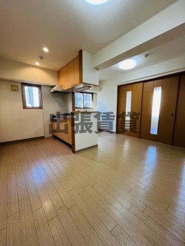 仲介手数料０円！サン・サカエビルの居間・リビング