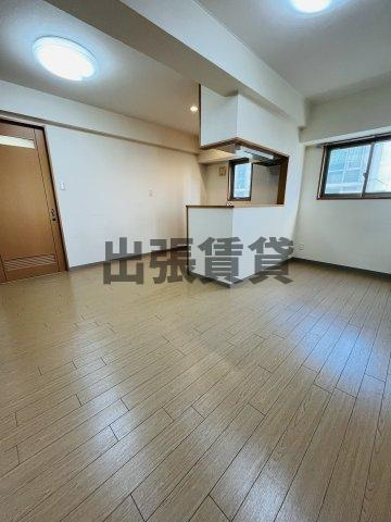 仲介手数料０円！サン・サカエビルの居間・リビング