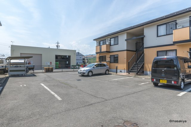 ドミール・Yの駐車場