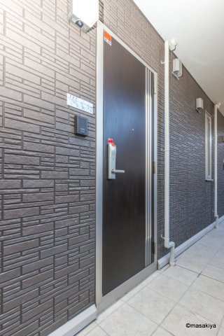 レイシス若里のエントランス