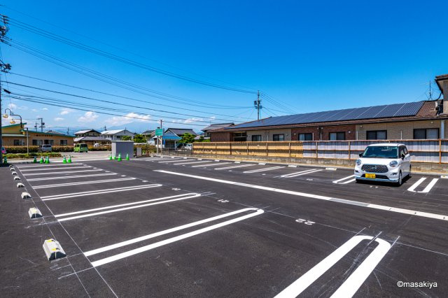 レジデンスフラワーⅡの駐車場