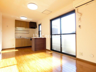 【居間・リビング】 | ハイカムール八乙女ＳＴⅠ | ９帖のＤＫスペース。