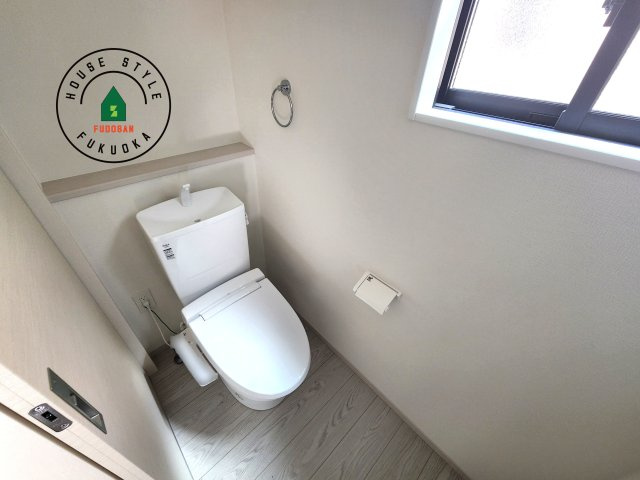 糟屋郡篠栗町中央4丁目第12-1棟（1号棟）の内観：施工例|温水洗浄便座を完備しております。2ヶ所にトイレがあるのは朝の慌ただしい時間も安心です。