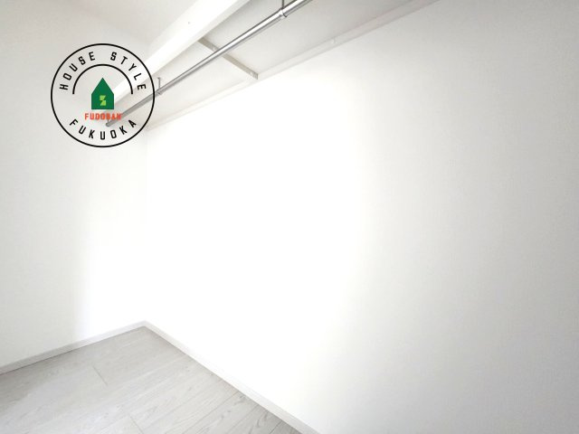 糟屋郡篠栗町中央4丁目第12-1棟（1号棟）の内観：施工例|洋服や大きな荷物が多い方や人数の多いご家族などは、一般的なクローゼットよりもウォークインクローゼットのほうが使い勝手が良いです。