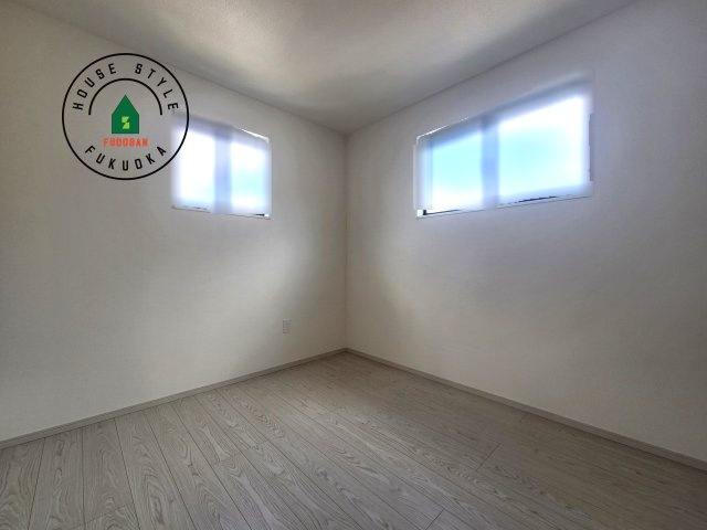 糟屋郡篠栗町中央4丁目第12-1棟（1号棟）の内観：施工例|落ち着いた色調の洋室です。