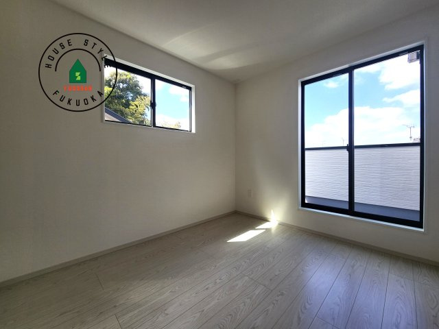 糟屋郡篠栗町中央4丁目第12-1棟（1号棟）の内観：施工例|柔らかい陽光が差し込む明るいお部屋を演出する設計。彩光の取れる窓が気持ちの良いお部屋を創り上げます。