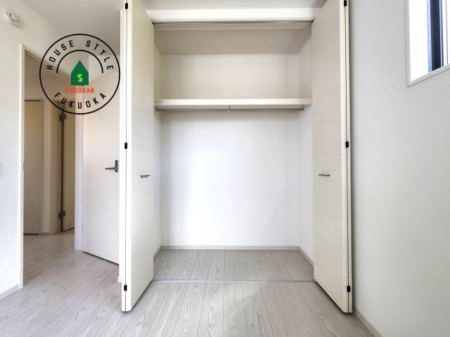 糟屋郡篠栗町中央4丁目第12-1棟（1号棟）の内観：施工例|大きなスペースがあり、収納には困りません。