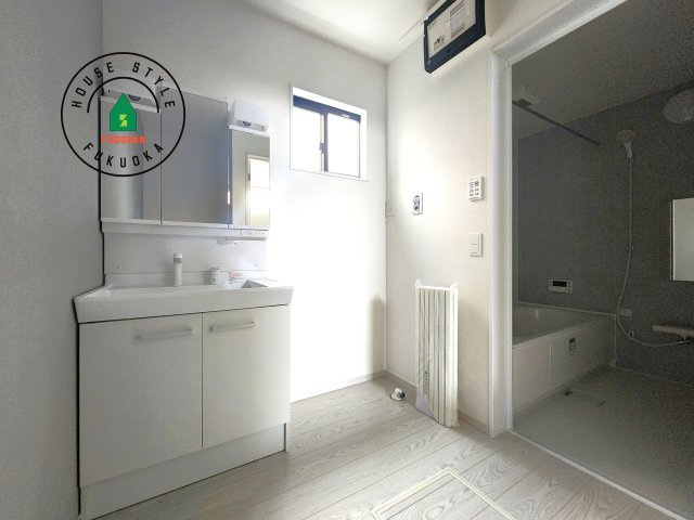 大野城市中1丁目第3-3棟（3号棟）の内観：施工例|ゆとりの洗面スペースで朝の身支度もスムーズに。暮らしを快適に変えるシャワー付洗面台です！