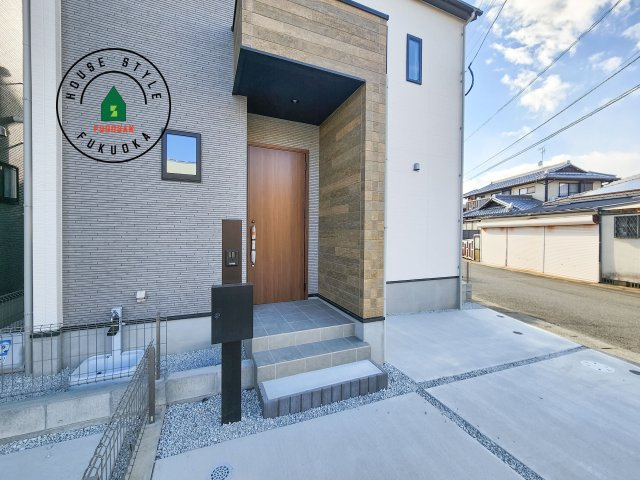 糟屋郡須恵町旅石第26-2棟（2号棟）の玄関|おでかけの時も帰った時も、「我が家」を最初に感じでもらえる素敵な空間に。