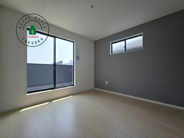 福岡市南区西長住2丁目第2-5棟（2号棟）の内観：施工例|主寝室には収納力に優れたクローゼットがありますので、お部屋もすっきり片付きます。