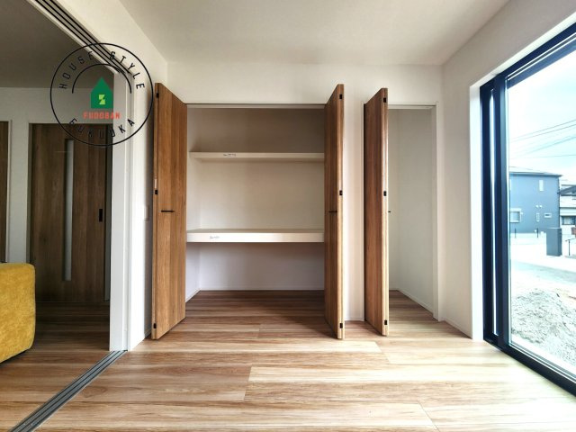 福岡市南区西長住2丁目第2-5棟（2号棟）の内観：施工例|洋服や大きな荷物が多い方や人数の多いご家族などは、一般的なクローゼットよりもウォークインクローゼットのほうが使い勝手が良いです。