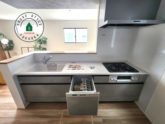 福岡市南区西長住2丁目第2-5棟（2号棟）の内観：施工例|キッチン。グリル・食器洗い乾燥機・浄水器も完備。