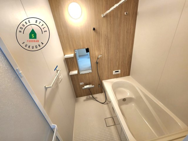 福岡市南区西長住2丁目第2-5棟（4号棟）の内観：施工例|1日の疲れを癒してくれる広々バスルーム。雨の日のお洗濯にも大活躍な浴室乾燥機付です！