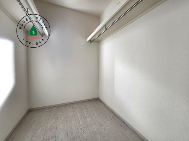 福岡市南区西長住2丁目第2-5棟（4号棟）の内観：施工例|洋服や大きな荷物が多い方や人数の多いご家族などは、一般的なクローゼットよりもウォークインクローゼットのほうが使い勝手が良いです。