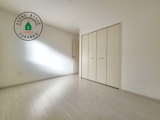 福岡市南区西長住2丁目第2-5棟（4号棟）の内観：施工例|落ち着いた色調の洋室です。