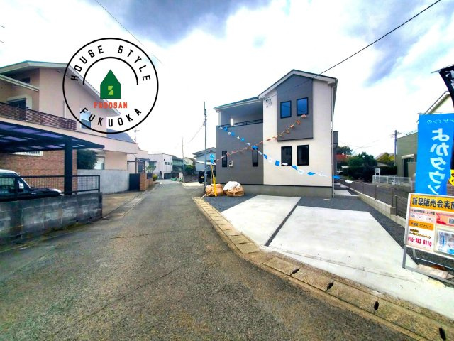 福岡市南区西長住2丁目第2-5棟（4号棟）の駐車場|広々した駐車場になります。3台並列駐車となります。