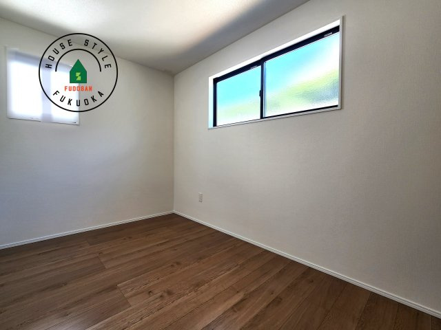 福岡市東区舞松原5丁目第4-2棟（1号棟）の内観：施工例|柔らかい陽光が差し込む明るいお部屋を演出する設計。彩光の取れる窓が気持ちの良いお部屋を創り上げます。