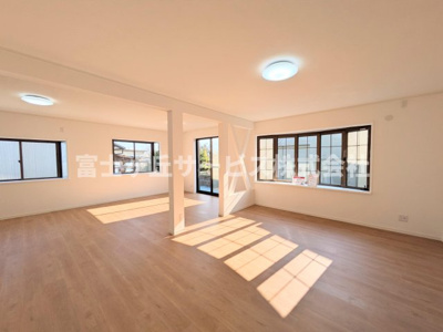 【居間・リビング】 | 浜松市浜名区善地 中古戸建て | リビングです