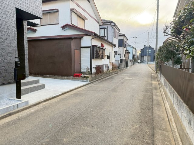 川越市砂第4期　新築一戸建ての前面道路含む現地写真|前面道路含む現地写真です