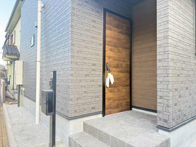 川越市砂第4期　新築一戸建ての玄関|収納もある玄関です