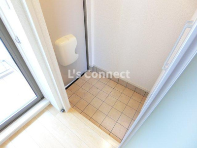 【玄関】 | オ・クレール | 下駄箱付きで靴も収納できます。