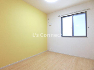 【その他】 | オ・クレール | アクセントクロス仕様の洋室です。